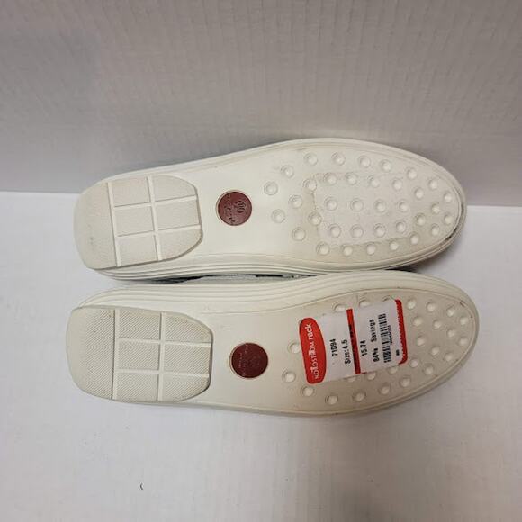 Marc Joseph Silver Size 4.5 Boat Driving Shoes Womens Casual Youth/Girls/Women - Picture 4 of 4
